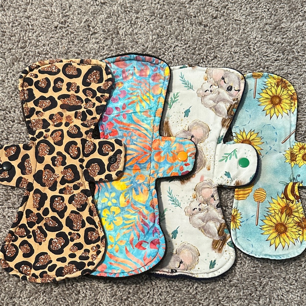 Reusable cloth pads set